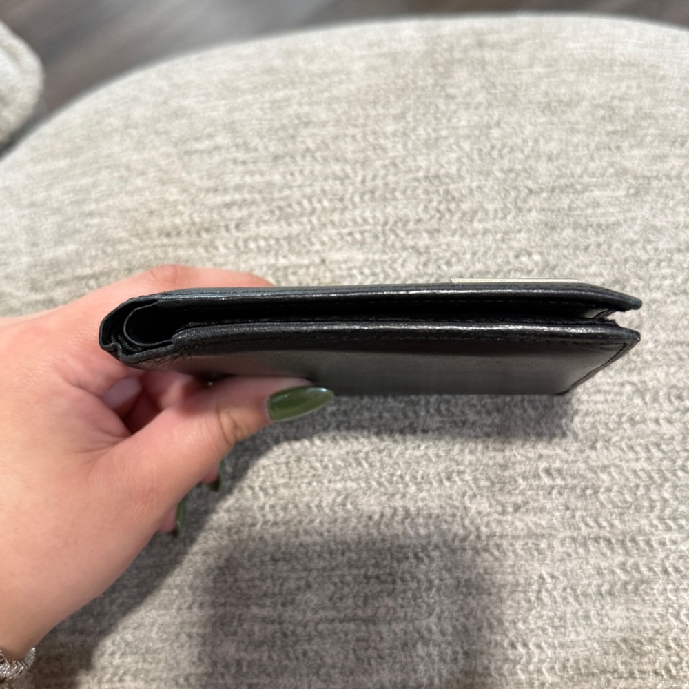 Burberry Black Wallet Sleek Minimalist Design - Picture 4 of 13